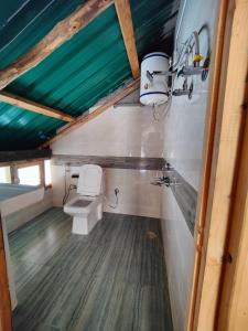 Yolo Hostel and Stays Sojha