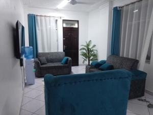 Fully Furnished rooms in an apartment near down town TF1