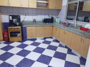 Fully Furnished rooms in an apartment near down town TF1