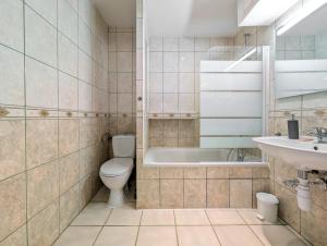 Rynek Wrocław 3-Bedroom Apartment by BookingHost