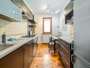 Rynek Wrocław 3-Bedroom Apartment by BookingHost