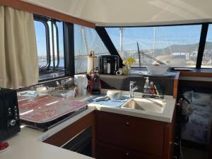 luxueux bateau à quai