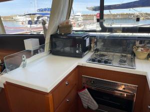 luxueux bateau à quai