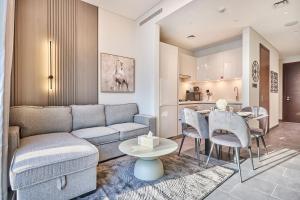 STAY BY LATINEM Luxury 1BR Holiday Home CC 3007 Near Burj Khalifa
