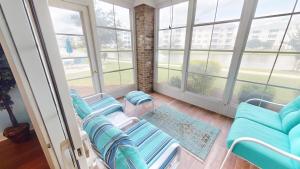 Magnolia Pointe Luster Leaf 4891-101