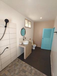 Minnie Seaview Resort