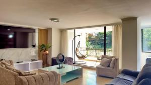 4BR 240 m² Pool Next to El Tesoro Mall