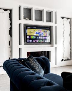 4-BR House Near-Harry Potter-SkyStudios1-Family & Work Stays