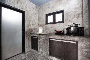 Sams Unique and Stylish houses, 10 min to the beach