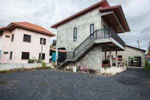 Sams Unique and Stylish houses, 10 min to the beach