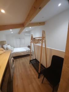 Duplex - Clim - Parking privé - Wifi - proche Avignon et parcs de Monteux - by CommeChezSoi
