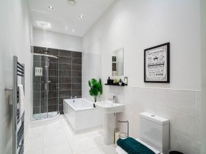 2BR River View Leeds Dock Apartment l Free Parking