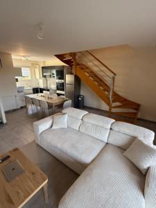 Maison vue sur le lac et proche du golf !