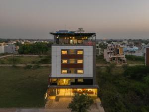 Hotel Pallav Guest House Near Mahakaleswar Jyotirlinga Temple #Fully Air Conditioning & Spacious Room #Free Wi-fi #Free Parking #Room Service #Best Hotel In Ujjain