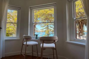 3 Bed Beachfront Apartment Steps to Ferry & Beach