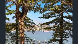 3 Bed Beachfront Apartment Steps to Ferry & Beach