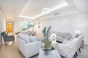 Free housekeeping visits during your stay - StayShort - Nice Villa in Gardenia Jebel Ali for Family of 5