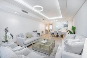 Free housekeeping visits during your stay - StayShort - Nice Villa in Gardenia Jebel Ali for Family of 5