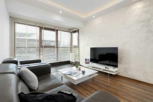 Elegant Apartment with Air Conditioning Close to Kazimierz by Noclegi Renters