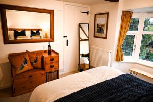 Gate Cottage, Saltwood Village