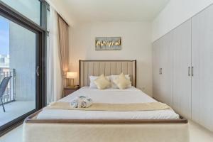 fam Living Chic 1BR Retreat in Dubai Hills Estate