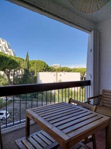 Grande Motte, Studio élégant, tout confort proche de la mer et du centre, lumineux avec balcon