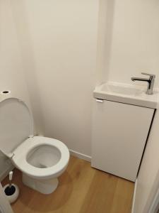 Grande Motte, Studio élégant, tout confort proche de la mer et du centre, lumineux avec balcon