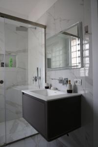 Living by Erle 2 New Baazar