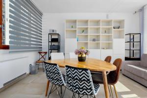 Window on the sea img7