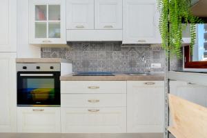 Window on the sea img10