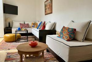 Riad privé 3 chambres, pdj inclus, 10 min Jema El Fna