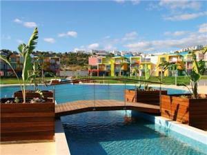 Charming Orada 2-Bedroom Albufeira Duplex Apartment with Shared Pool sleeps 6