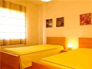 Charming Orada 2-Bedroom Albufeira Duplex Apartment with Shared Pool sleeps 6