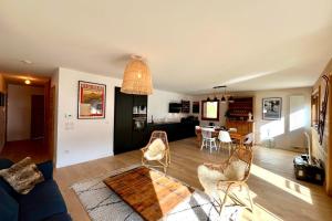 Bright apartment with balcony and stunning views