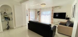 HENRI CAMILLE RE - Versailles - 2 bedrooms apt - city center and sea view