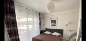 HENRI CAMILLE RE - Versailles - 2 bedrooms apt - city center and sea view
