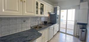 HENRI CAMILLE RE - Versailles - 2 bedrooms apt - city center and sea view