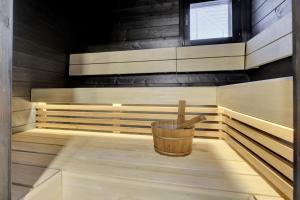 Arctic Hideaway - Sauna, Fireplace and Parking