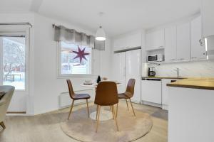 Arctic Hideaway - Sauna, Fireplace and Parking