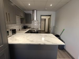 Open Mind Property -2BR Flat Commercial Road