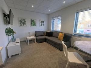 Open Mind Property -2BR Flat Commercial Road