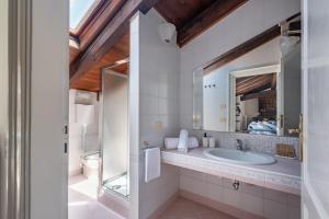 Bologna Centro 12 People and Terrace over 170 mq