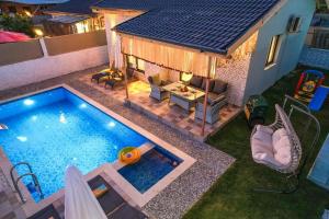 OZBİ 2-Villa with Ootdoor Heated Pool for 4 People in Fethiye