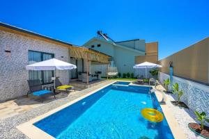 OZBİ 2-Villa with Ootdoor Heated Pool for 4 People in Fethiye