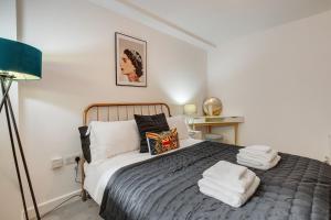 Stylish premium Islington flat, 2 minute walk to Angel tube!