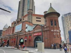 KozyGuru | China Town | Stylish City-View Retreat