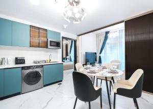 Free housekeeping visits during your stay - StayShort - 1BR in Al Barsha sleeps 2 with Private Balcony