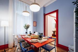 Retro Retreat with Air Hockey Old Town Heart