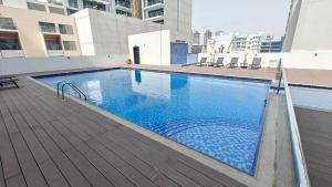 Free housekeeping visits during your stay - StayShort - Studio Unit in JVC Sleeps 3 with Balcony