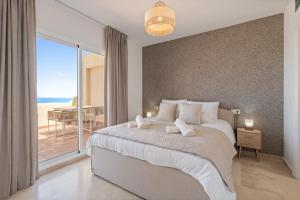 Penthouse Casares Beach